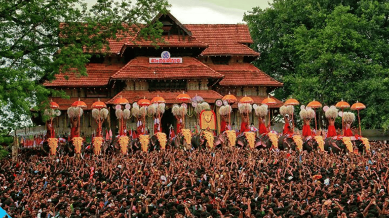 വർണ്ണ വിസ്മയം തീർത്ത് തൃശ്ശൂർ പൂരം,പൂരാവേശത്തിൽ നാടും നഗരവും
