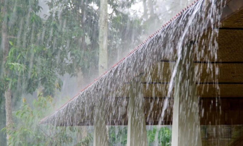 കനത്ത ചൂടിൽ ആശ്വാസമായി വേനൽമഴ; വിവിധ ജില്ലകളിൽ മഴ മുന്നറിയിപ്പ്