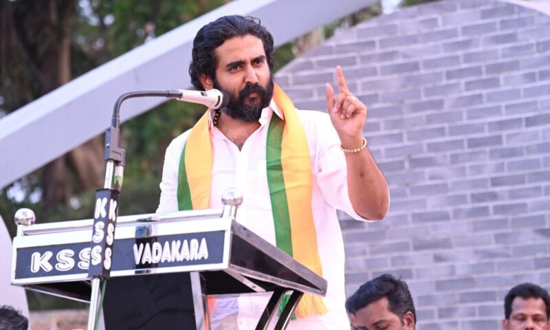 കോഴിക്കോട് ബിജെപിയിൽ പൊട്ടിത്തെറി; പ്രഫുൽ കൃഷ്ണയുടെ കോലം കത്തിച്ച് പ്രതിഷേധം
