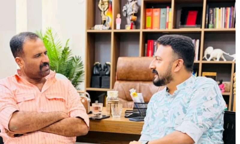 രാഹുൽ മാങ്കൂട്ടത്തിലുമായി കൂടിക്കാഴ്ച; സി.ആർ മഹേഷിനെതിരെ വ്യാപക വിമർശനം