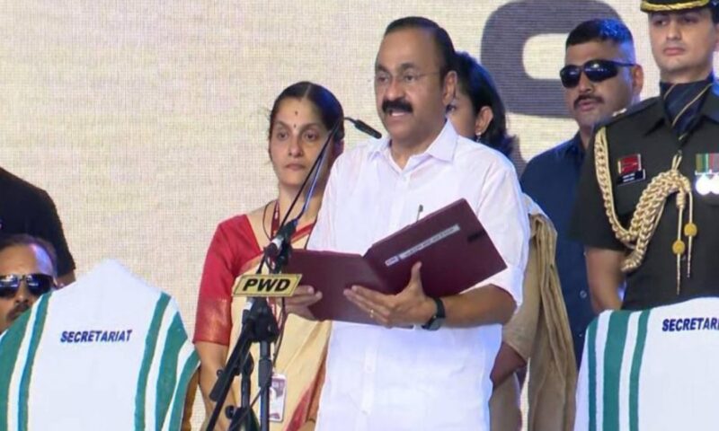 സത്യപ്രതിജ്ഞയിൽ പൂർണ വന്ദേമാതരം; കേന്ദ്ര നിർദേശം പാലിച്ച് മുഖ്യമന്ത്രി വി ഡി സതീശൻ