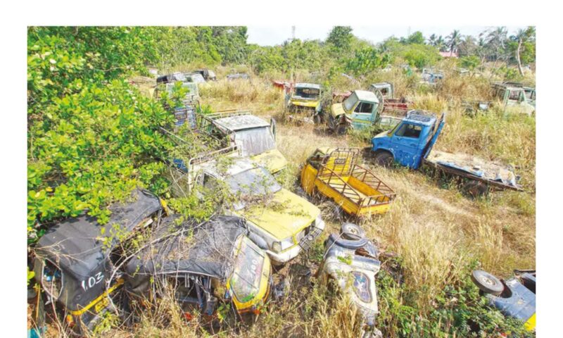 സ്റ്റേഷനുകളിൽ വാഹനകൂമ്പാരം; 30,000ത്തിലധികം വാഹനങ്ങൾ നീക്കമില്ലാതെ കെട്ടിക്കിടക്കുന്നു