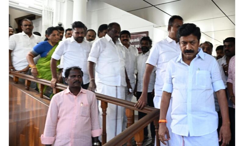 അണ്ണാഡിഎംകെയിൽ ഒത്തുതീർപ്പ്; വിമതർ വീണ്ടും എടപ്പാടിക്കൊപ്പം