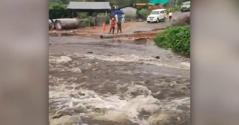 കോഴിക്കോട് മലവെള്ളപ്പാച്ചിൽ താത്കാലിക പാലം ഒലിച്ചുപോയി