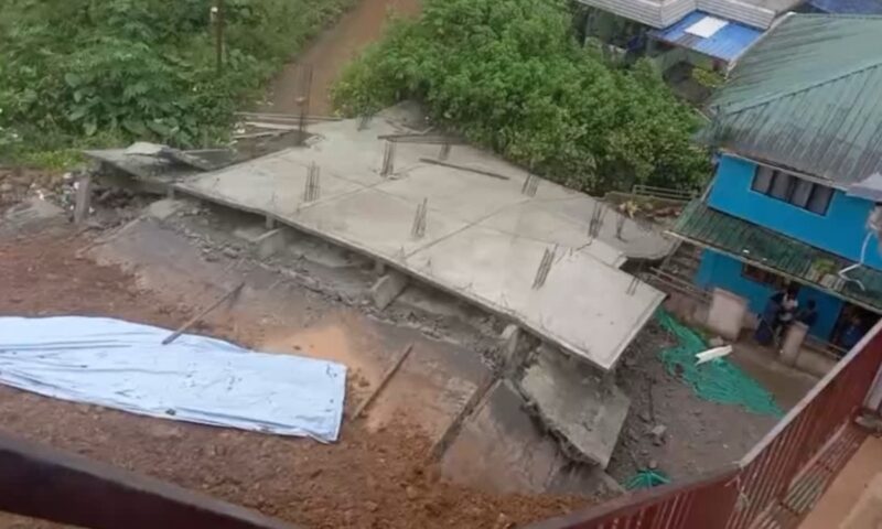 പീരുമേട്ടിൽ നിർമാണത്തിലിരുന്ന അഞ്ചുനില കെട്ടിടം തകർന്നുവീണു; സമീപവാസികൾ തലനാരിഴയ്ക്ക് രക്ഷപ്പെട്ടു