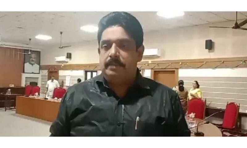 പാലാ നഗരസഭയിൽ പൊട്ടിത്തെറി; കോൺഗ്രസ് കൗൺസിലറെ കൈയേറ്റം ചെയ്ത് ബിനു പുളിക്കകണ്ടം