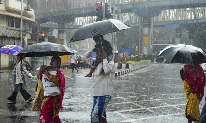 കേരളം ഉൾപ്പെടെ അഞ്ച് സംസ്ഥാനങ്ങളിൽ കനത്ത മഴ മുന്നറിയിപ്പ്; ഉത്തരപ്രദേശിൽ ഉഷ്ണതരംഗം തുടരും