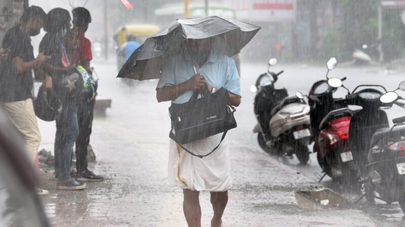 സംസ്ഥാനത്ത് മഴ മുന്നറിയിപ്പിൽ മാറ്റം; നാല് ജില്ലകൾക്ക് ഓറഞ്ച് അലേർട്ട്