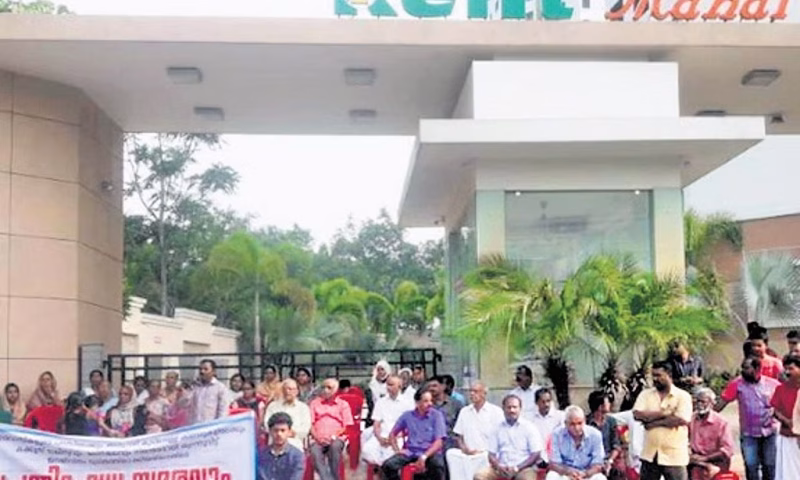 കെന്റ് മഹൽ ഫ്ലാറ്റ് മാലിന്യപ്രശ്നം: നാട്ടുകാരുടെ പ്രതിഷേധം ശക്തം