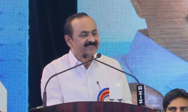 മധ്യവേനലവധിക്കുശേഷം സ്കൂൾ തുറന്നു;പ്രവേശനോത്സവത്തിന്റെ സംസ്ഥാനതല ഉദ്ഘാടനം മുഖ്യമന്ത്രി നിർവഹിച്ചു