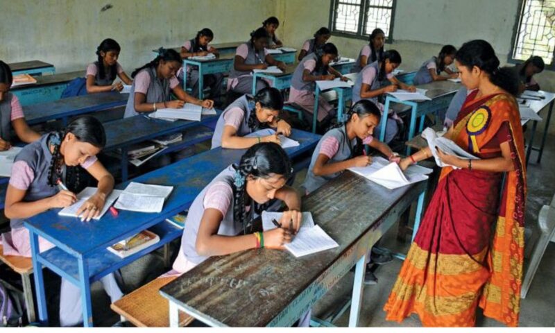 സംഘടനാ പ്രതിഷേധം ഫലം കണ്ടു;ആലപ്പുഴയിൽ തസ്തിക നിർണയത്തിലൂടെ അധ്യാപകർ പുറത്താക്കപ്പെട്ട ഉത്തരവ് മരവിപ്പിച്ചു