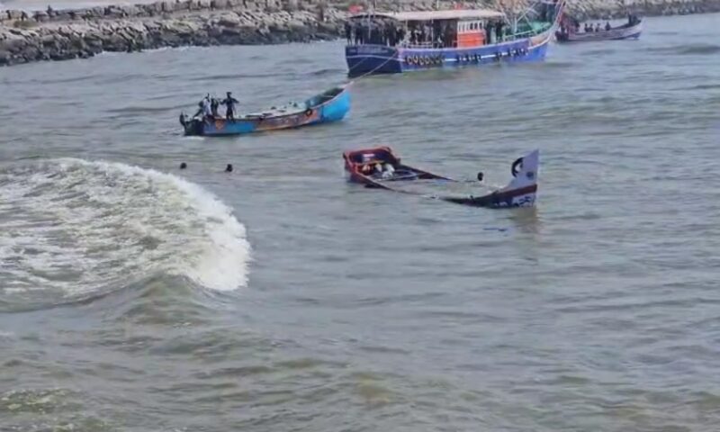 മൺസൂൺ എത്തുംമുമ്പേ മുതലപ്പൊഴിയിൽ അപകടപരമ്പര; രണ്ടുദിവസത്തിനിടെ മൂന്ന് വള്ളങ്ങൾ അപകടത്തിൽ, പുലിമുട്ട് നിർമാണം വീണ്ടും പ്രതിസന്ധിയിൽ