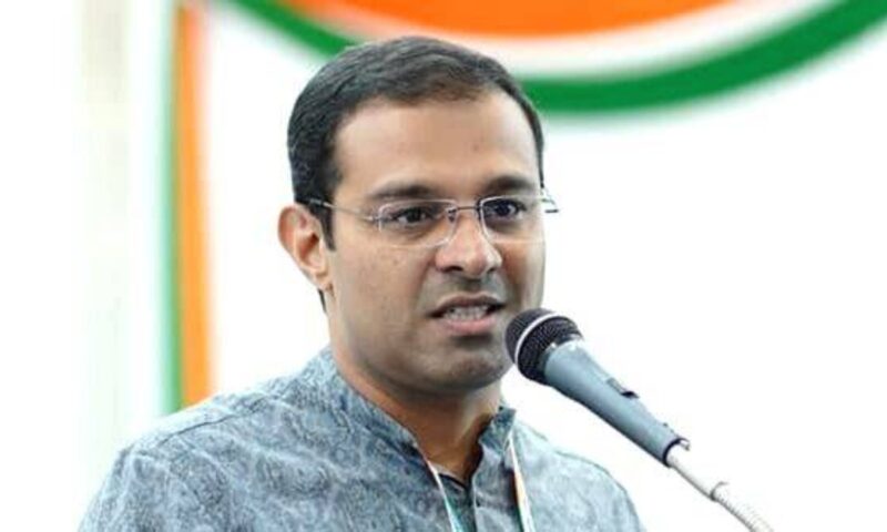 അരനൂറ്റാണ്ട് നീണ്ട സമരത്തിന് വിരാമം; പാരിയത്തുകാവിലെ ഏഴ് കുടുംബങ്ങളുടെ വീടുകൾക്ക് തറക്കല്ലിട്ട് മന്ത്രി റോജി എം ജോൺ