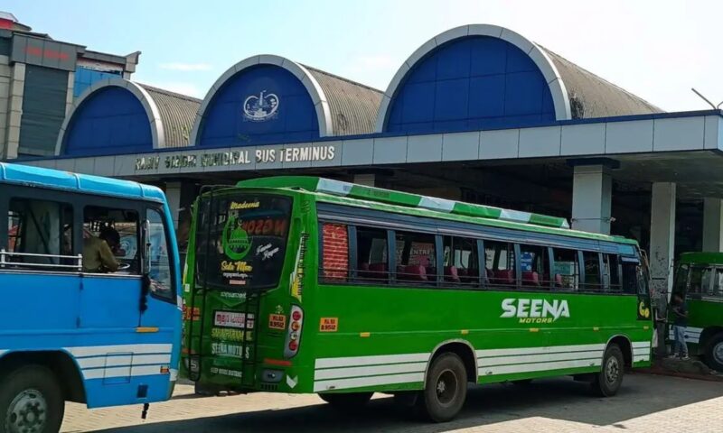 ട്രിപ്പ് ക്രമീകരിച്ചതിന് സ്വകാര്യ ബസിന് 7,500 രൂപ പിഴ; മോട്ടോർ വാഹന വകുപ്പിനെതിരെ ബസുടമയുടെ പ്രതിഷേധം