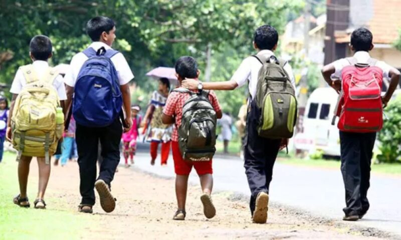 പാഠപുസ്തകങ്ങളുടെ ഭാരം കുറയ്ക്കാൻ വിദ്യാഭ്യാസ വകുപ്പിന്റെ നീക്കം; പുതിയ മാതൃക പരിഗണനയിൽ