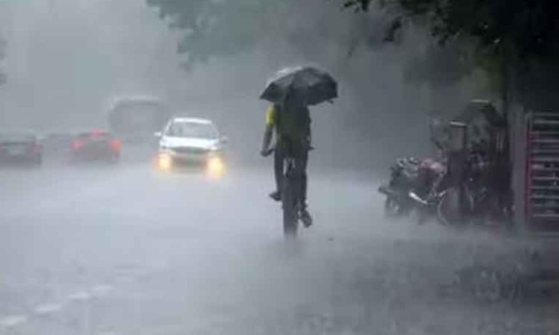 സംസ്ഥാനത്ത് ഇന്നും അതിശക്തമായ മഴയ്ക്ക് സാധ്യത; 12 ജില്ലകളിൽ മുന്നറിയിപ്പ്
