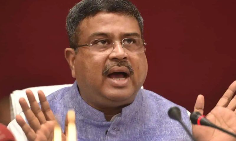 വിദ്യാർത്ഥി പ്രതിഷേധത്തിന് പിന്നാലെ കേന്ദ്ര വിദ്യാഭ്യാസ മന്ത്രി ധർമേന്ദ്ര പ്രധാൻ രാജിവെച്ചു