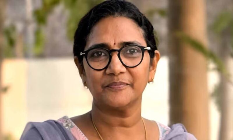 സ്ഥലംമാറ്റ ഉത്തരവിന് പിന്നാലെ ഹെൽത്ത് ഇൻസ്പെക്ടർ കുഴഞ്ഞുവീണ് മരിച്ച സംഭവത്തിൽ കണ്ണൂരിൽ പ്രതിഷേധം ശക്തം