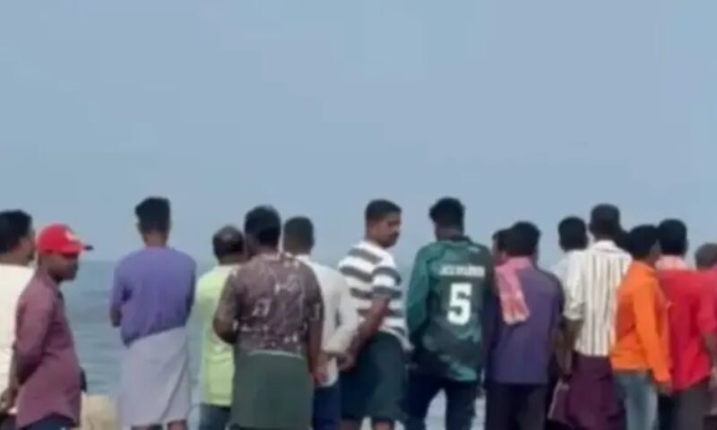 നീണ്ടകരയിൽ കാണാതായ ഗൗതം കൃഷ്ണയ്ക്കായുള്ള തെരച്ചിൽ; കോസ്റ്റൽ പോലീസ് സ്റ്റേഷനിൽ അമ്മയുടെ കുത്തിയിരിപ്പ് സമരം