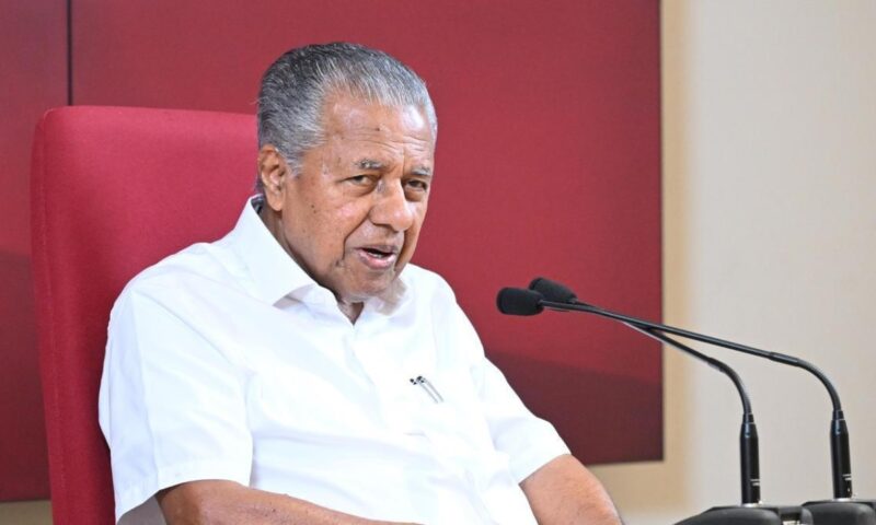 ക്ഷേമപെൻഷൻ ബാങ്കിലേക്ക് മാറ്റുന്നത് ഗുണകരമല്ലെന്ന് പിണറായി; സർക്കാരിനെതിരെ ബിനോയ് വിശ്വവും