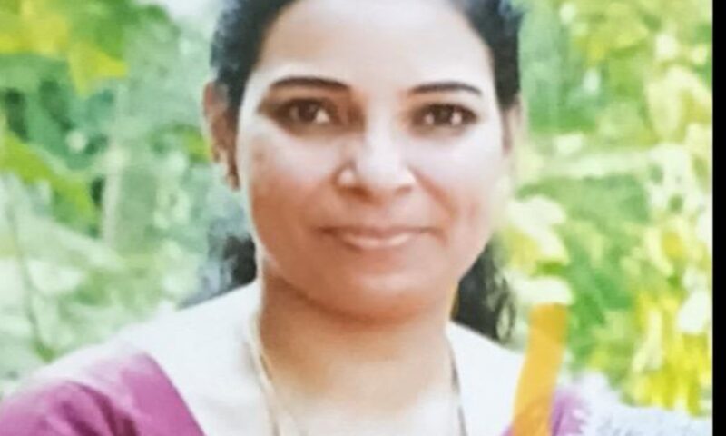 പുതുക്കാട് നിയന്ത്രണംവിട്ട കെഎസ്ആർടിസി ബസിടിച്ച് യുവതിക്ക് ദാരുണാന്ത്യം
