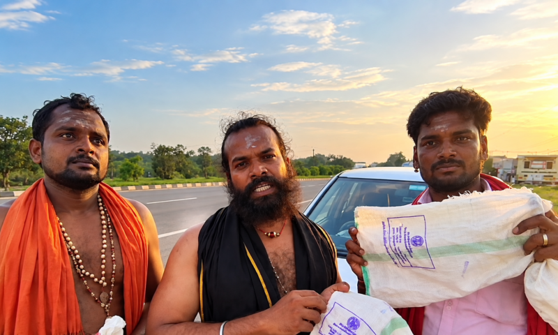 തമിഴ്നാട് സർക്കാർ സൗജന്യ മുണ്ട് : പമ്പയിലെ ഇരുമുടി