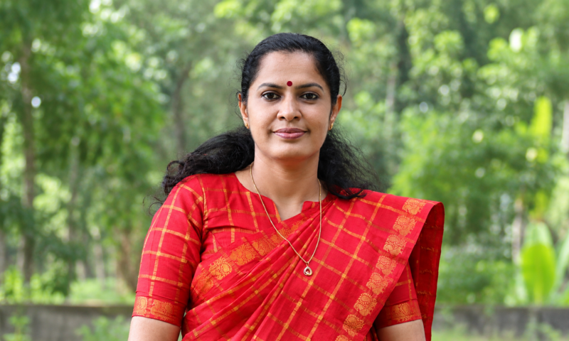തരം താഴ്ത്തൽ നടപടി പുനഃപരിശോധിക്കണമെന്നാവശ്യപ്പെട്ട് പി ദിവ്യ